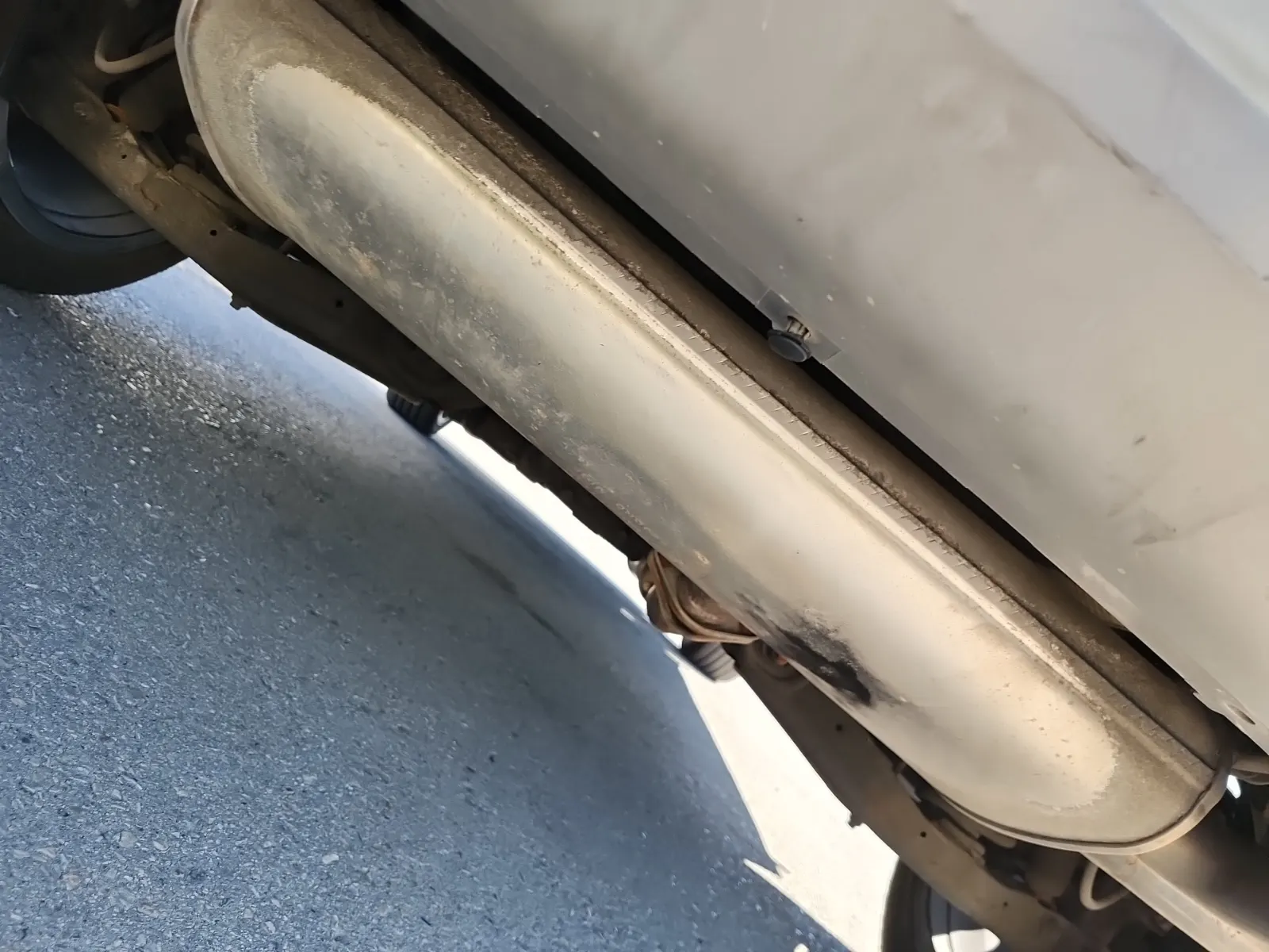 Undercarriage - Rear Photo