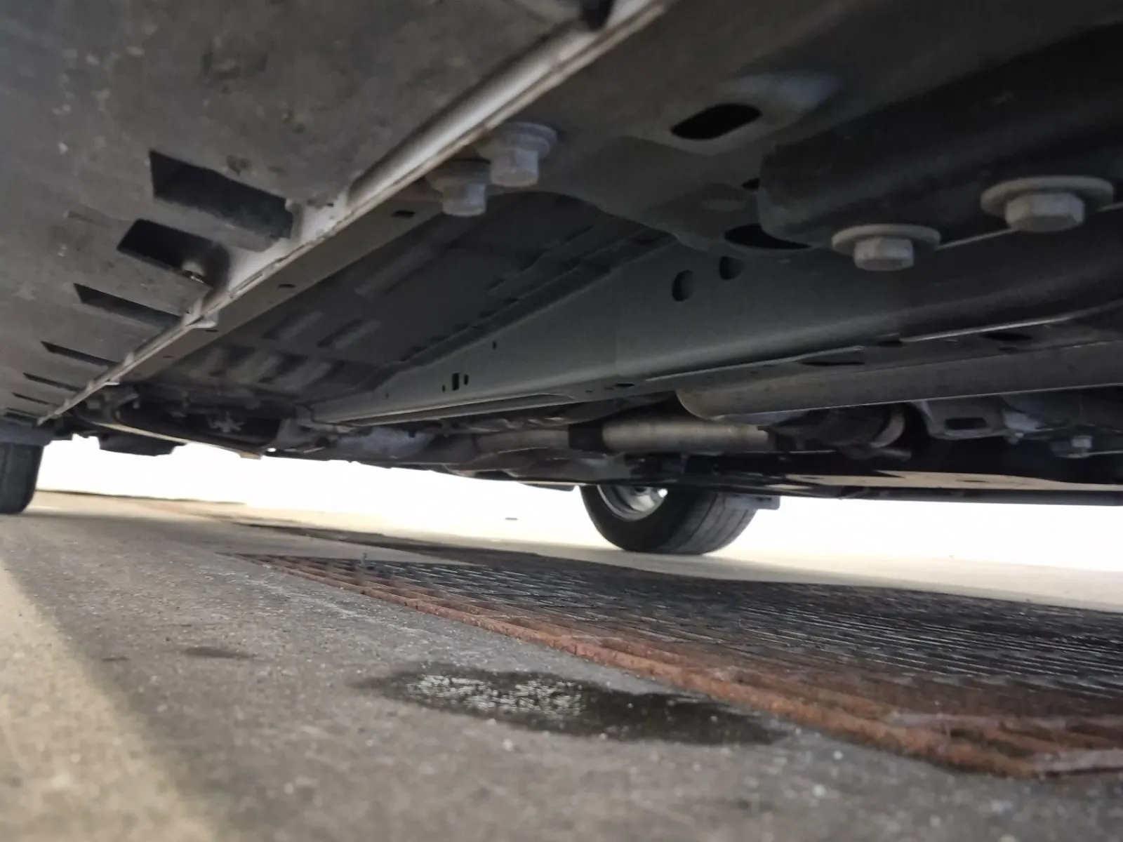 Undercarriage - Passenger Photo