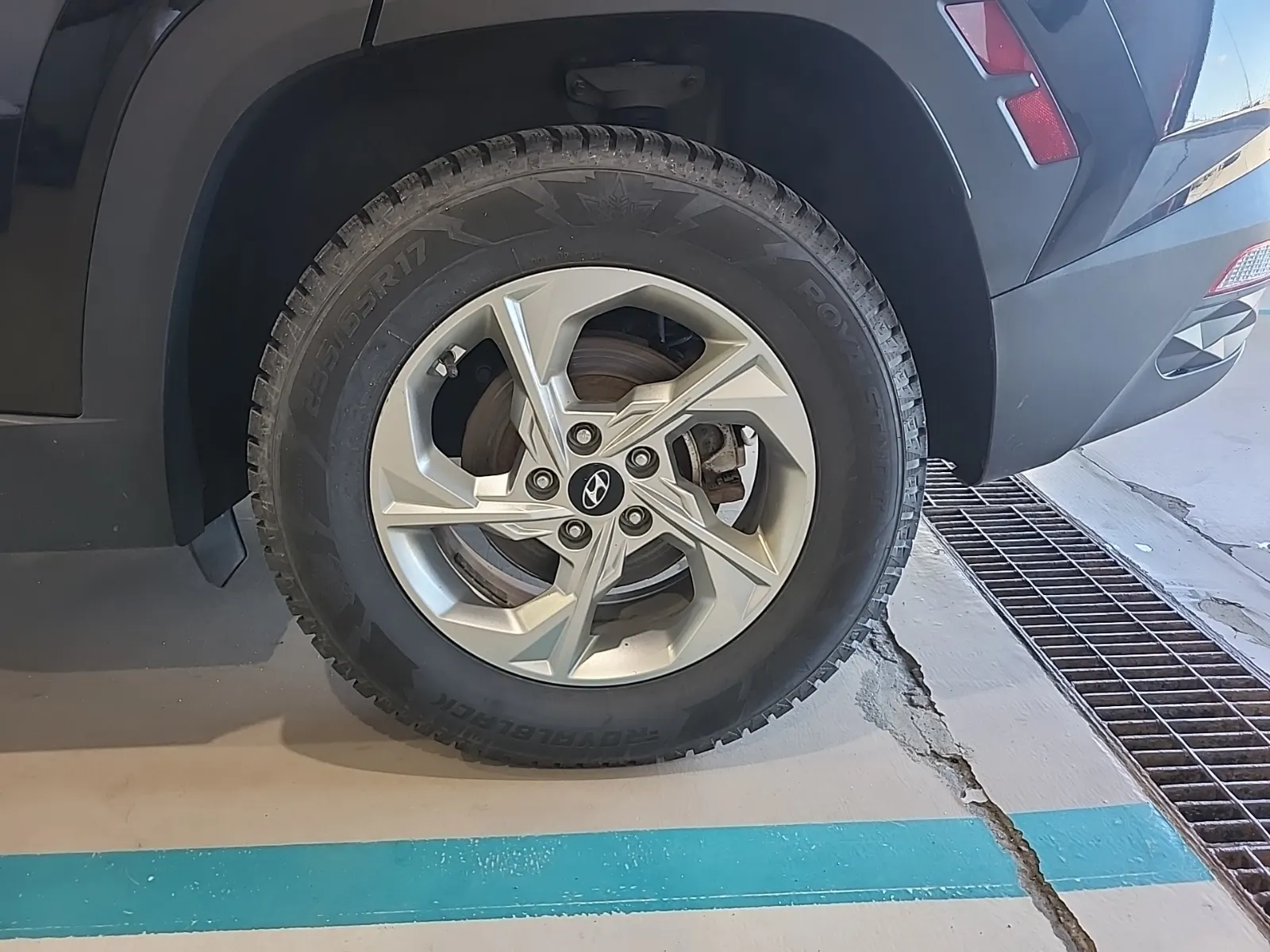 Left Rear Wheel/Tire Photo