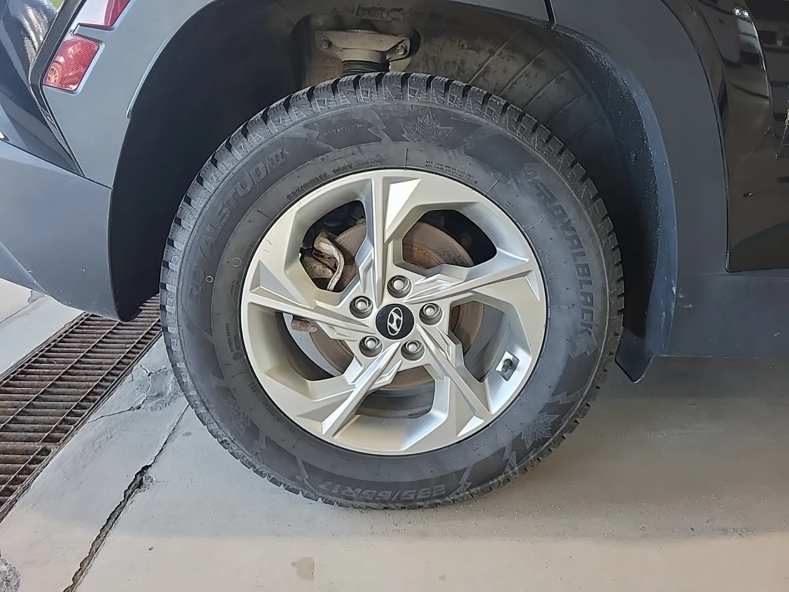 Right Rear Wheel/Tire Photo