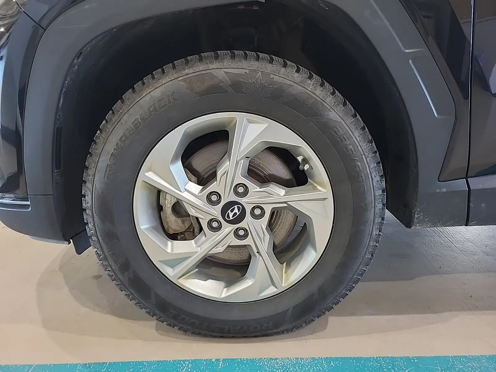 Front driver wheel/tire photo