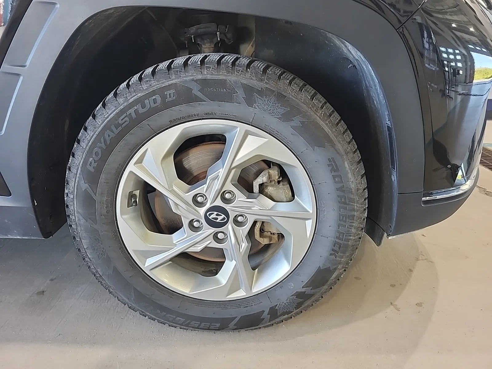 Right Front Wheel/Tire Photo