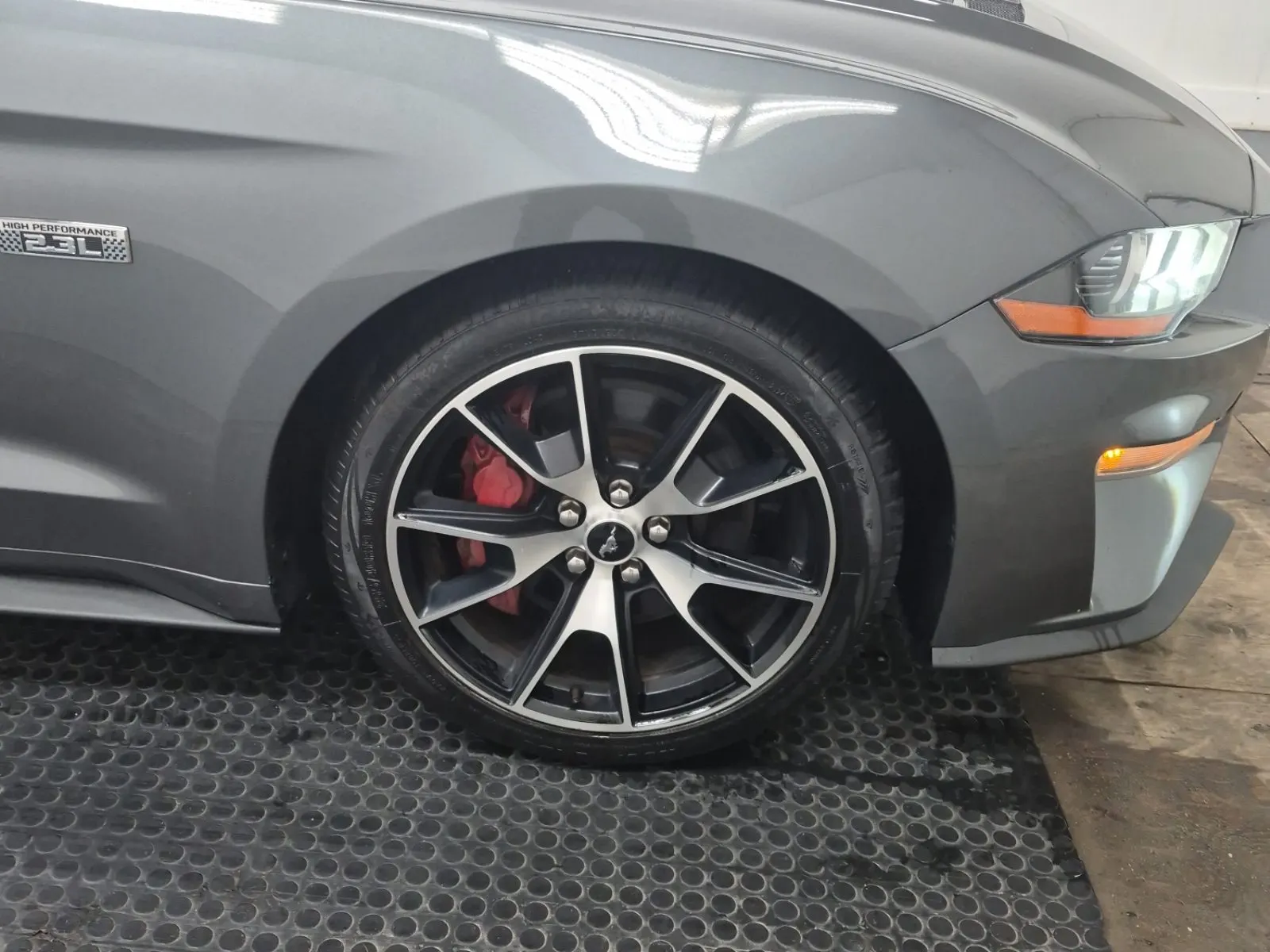 Right Front Wheel/Tire Photo