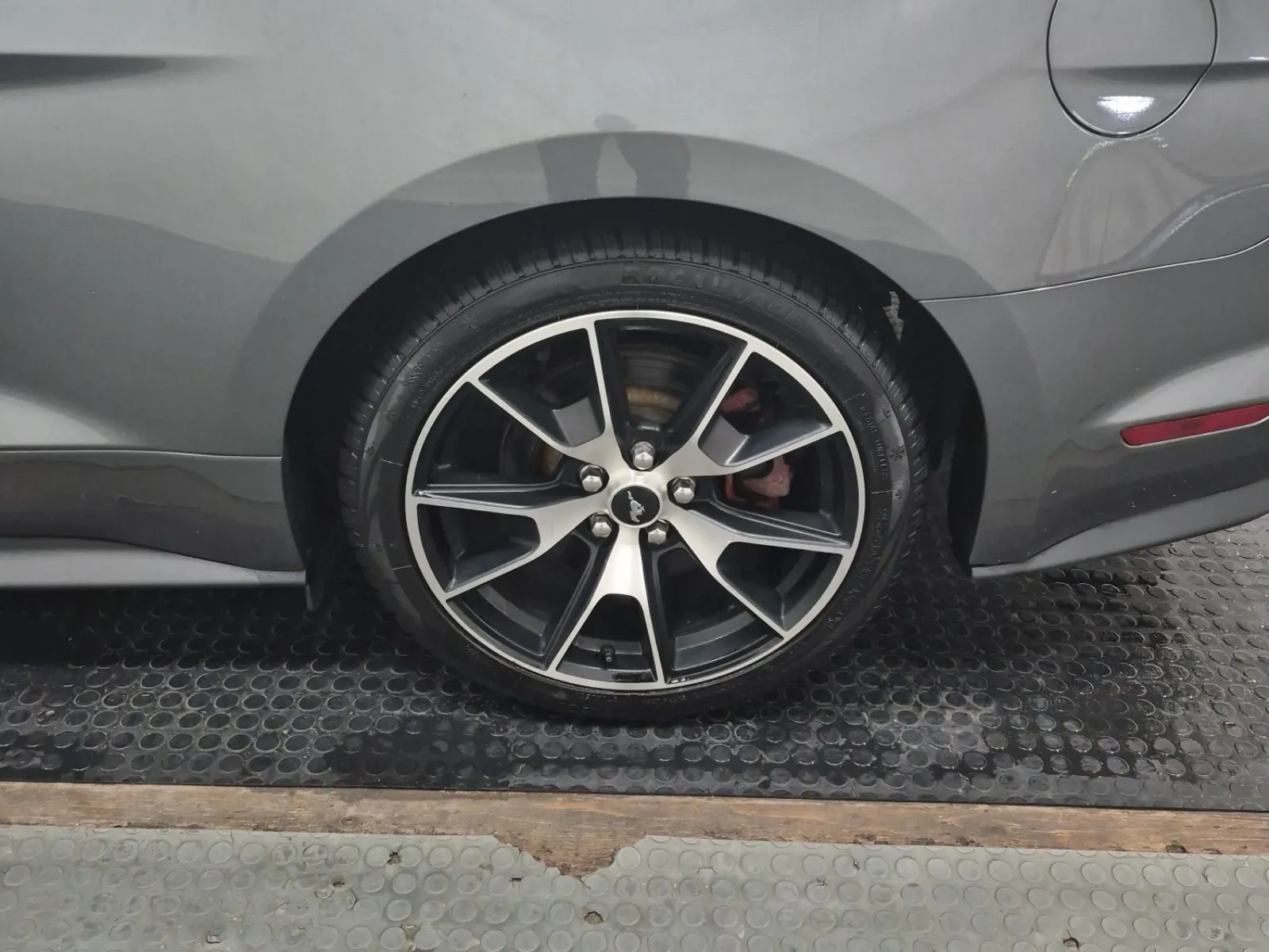 Left Rear Wheel/Tire Photo