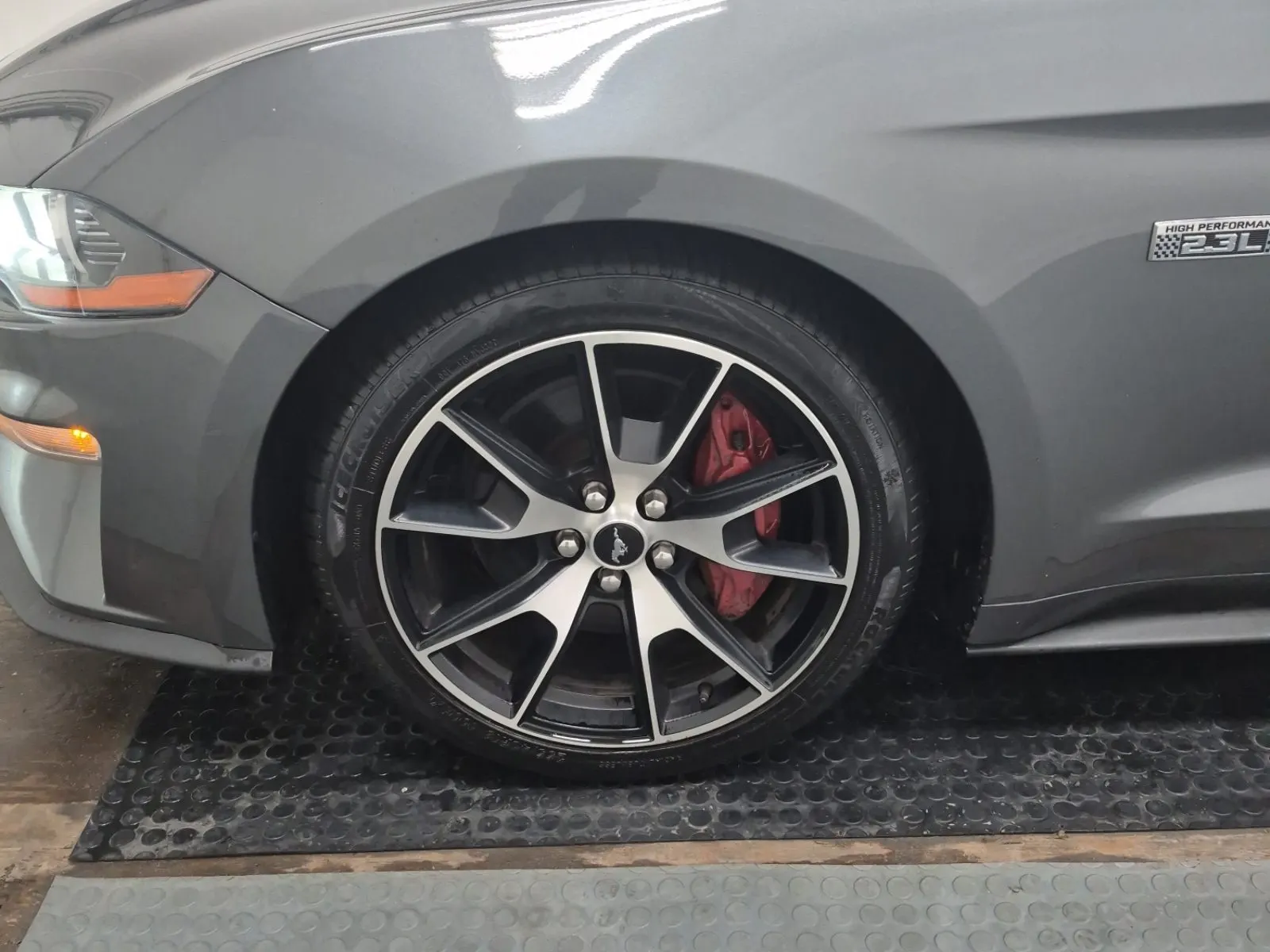 Front driver wheel/tire photo