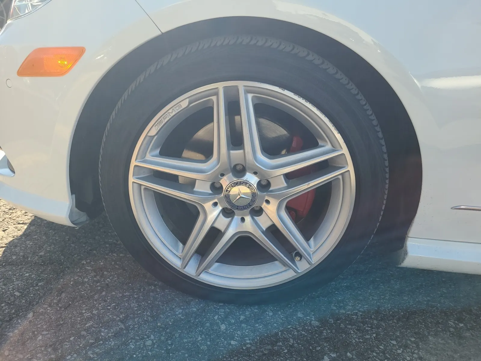 Front driver wheel/tire photo