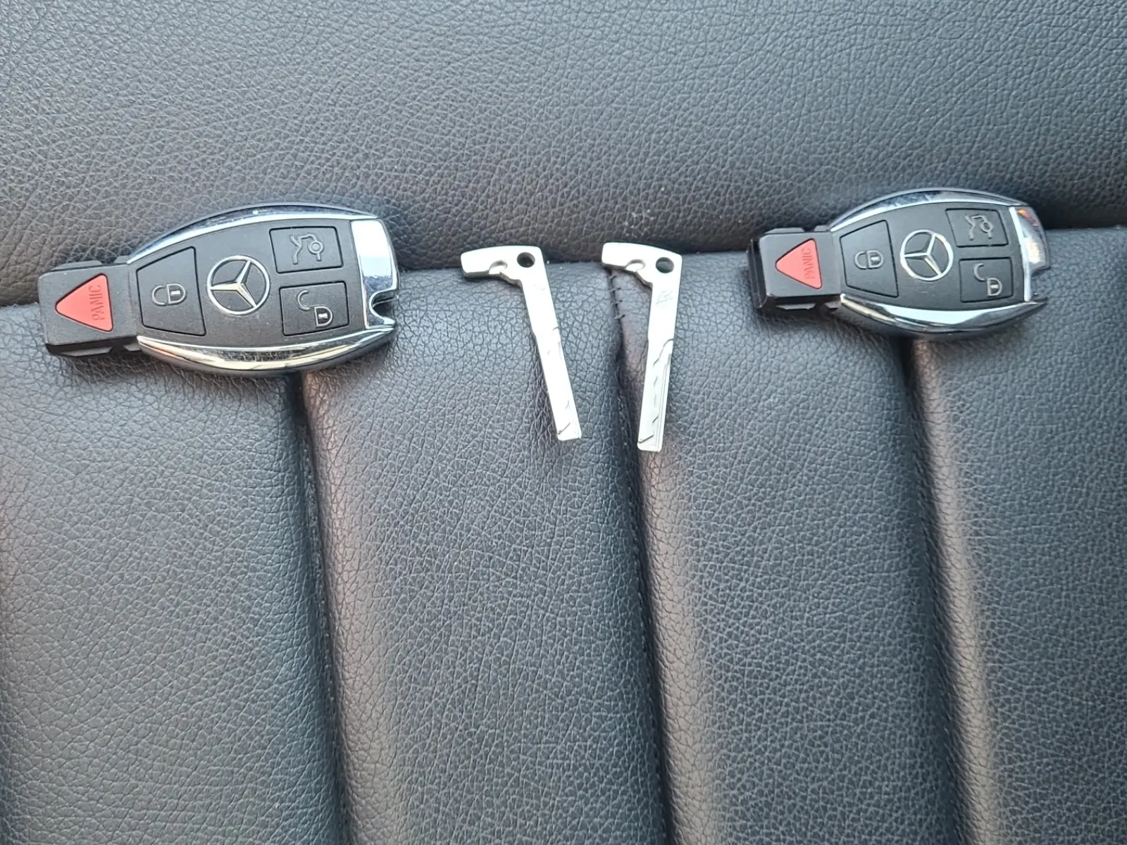 Keys/Fobs/Manual Photo