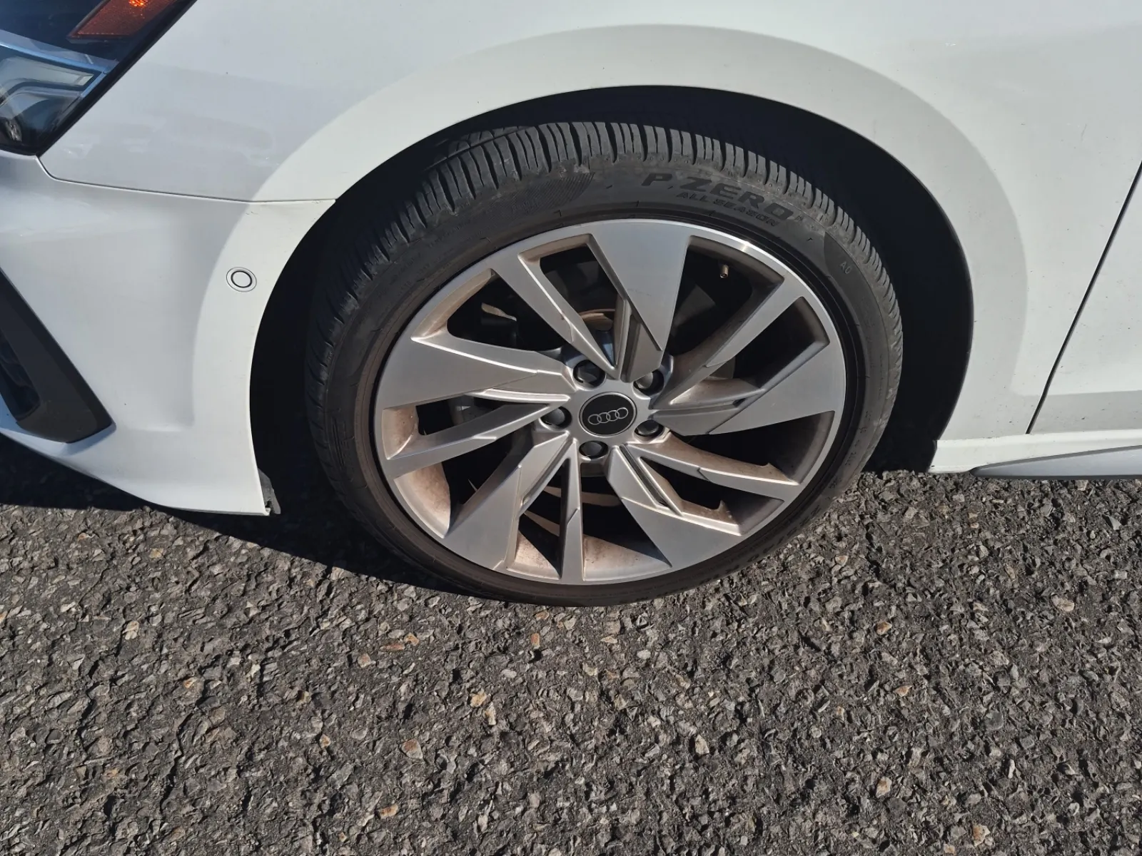 Front driver wheel/tire photo