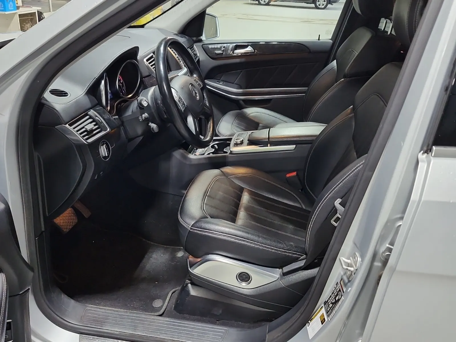Front Interior Photo