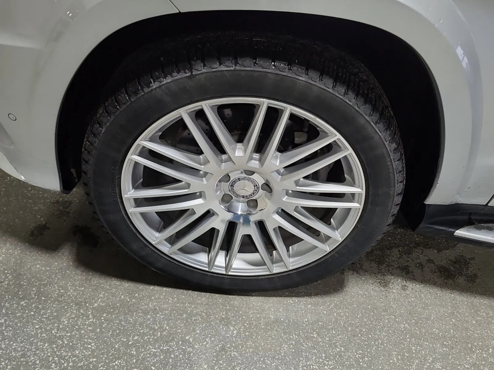 Front driver wheel/tire photo