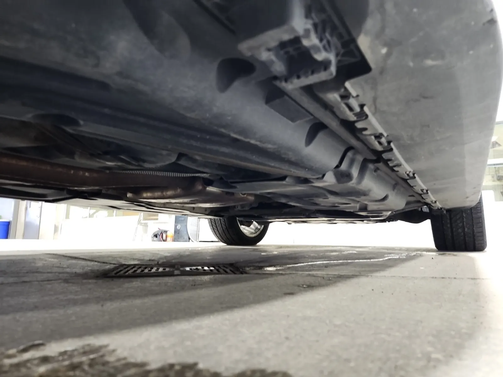Undercarriage - Passenger Photo