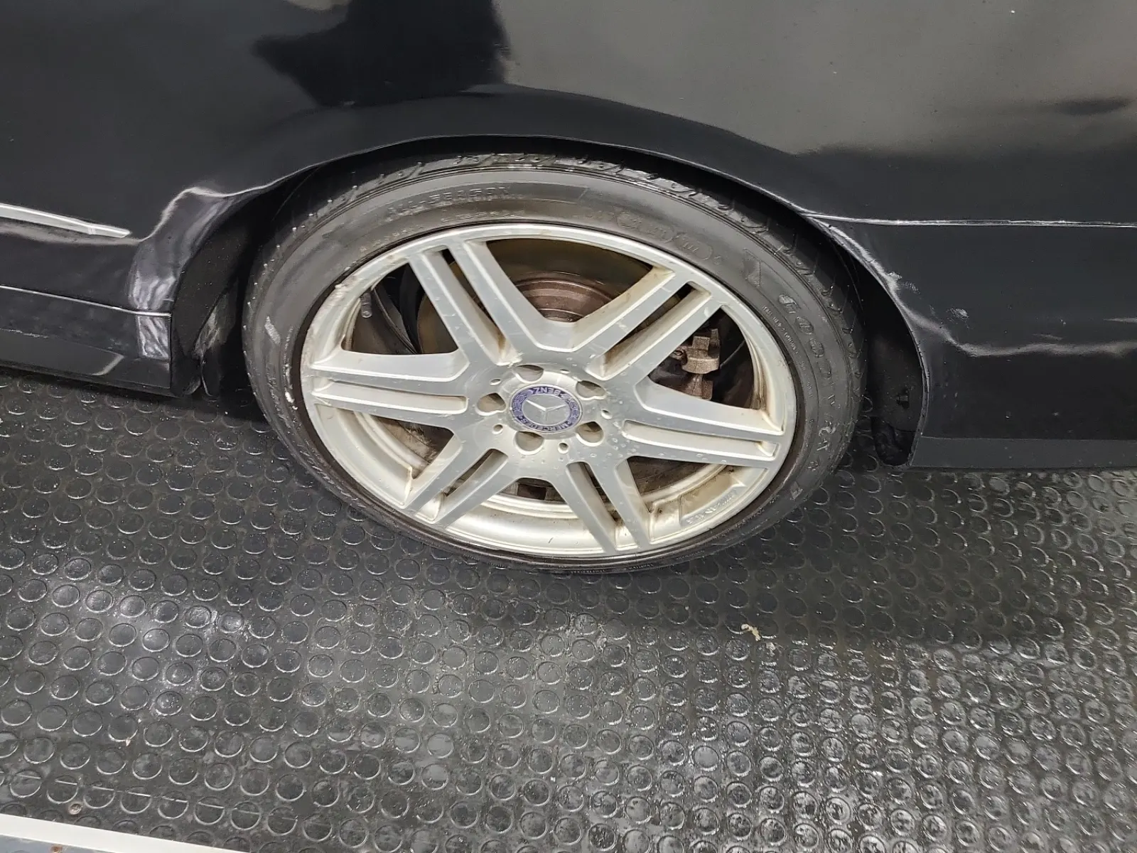 Left Rear Wheel/Tire Photo
