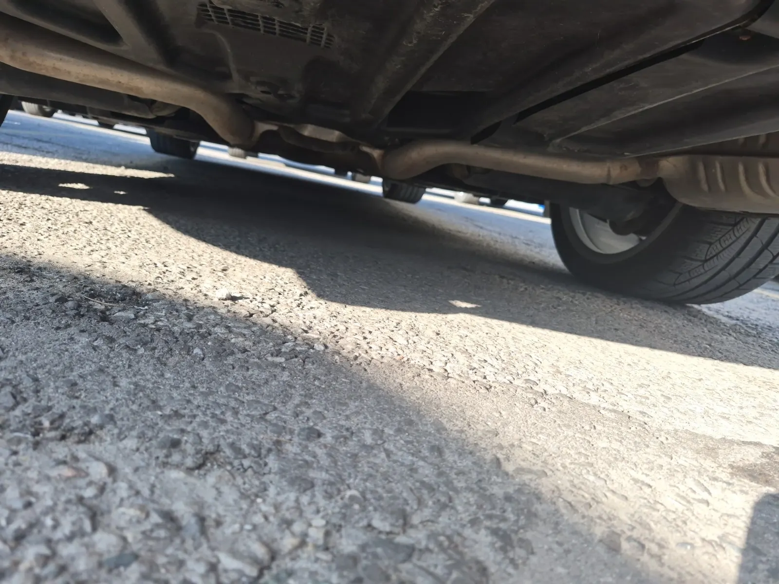 Undercarriage - Rear Photo
