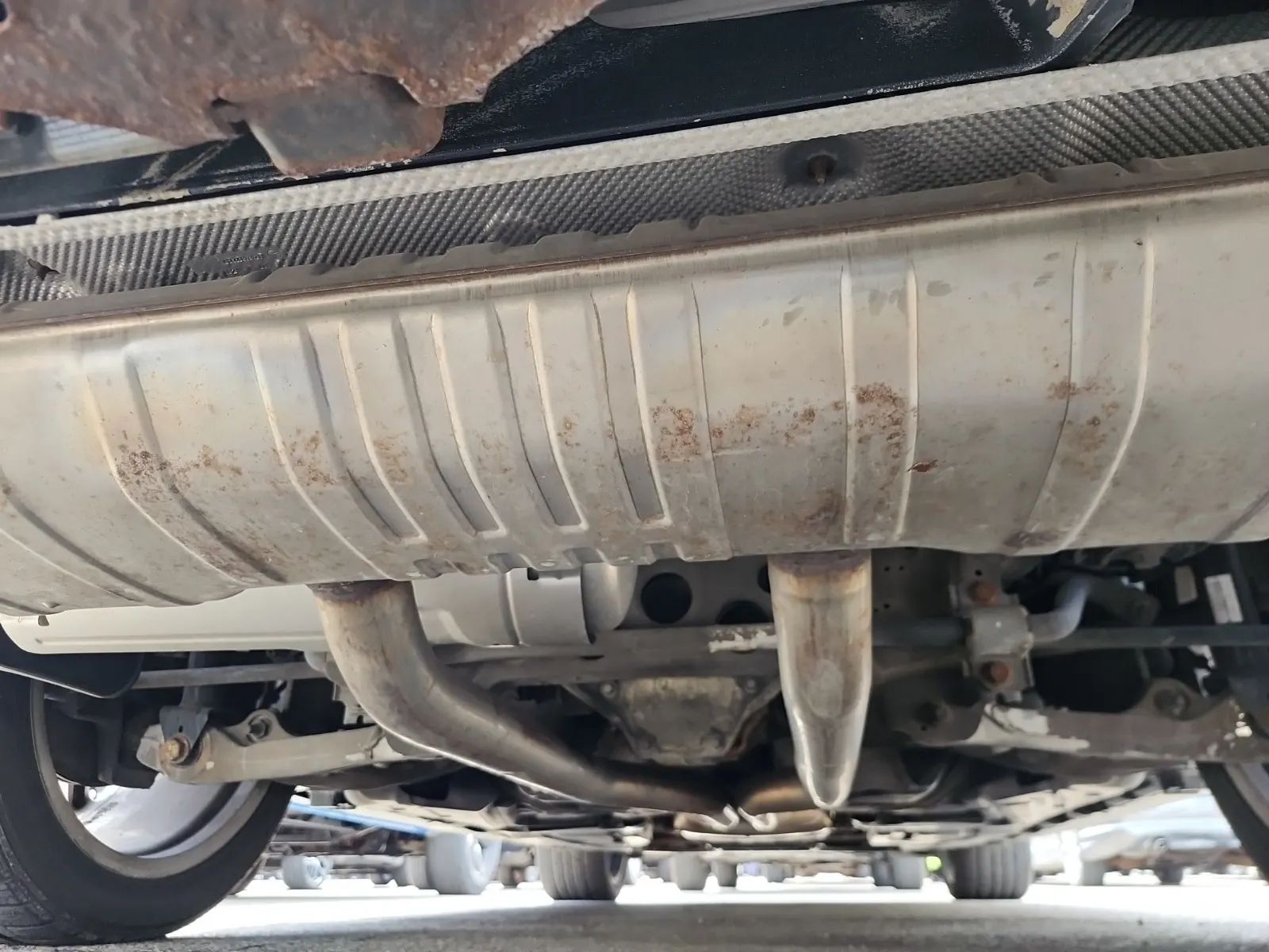 Undercarriage - Rear Photo