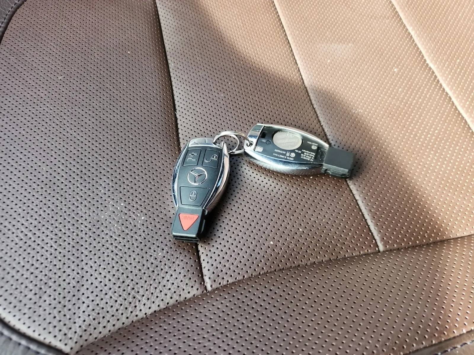 Keys/Fobs/Manual Photo