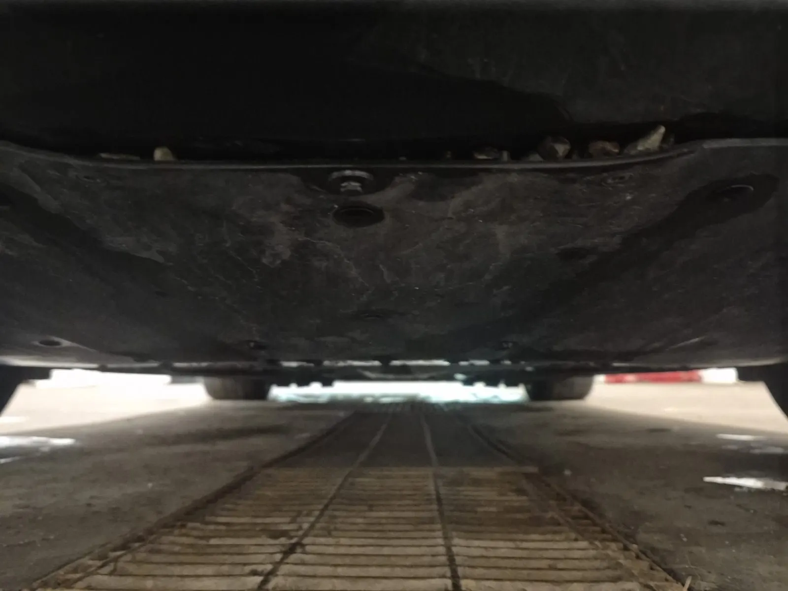 Undercarriage - Rear Photo