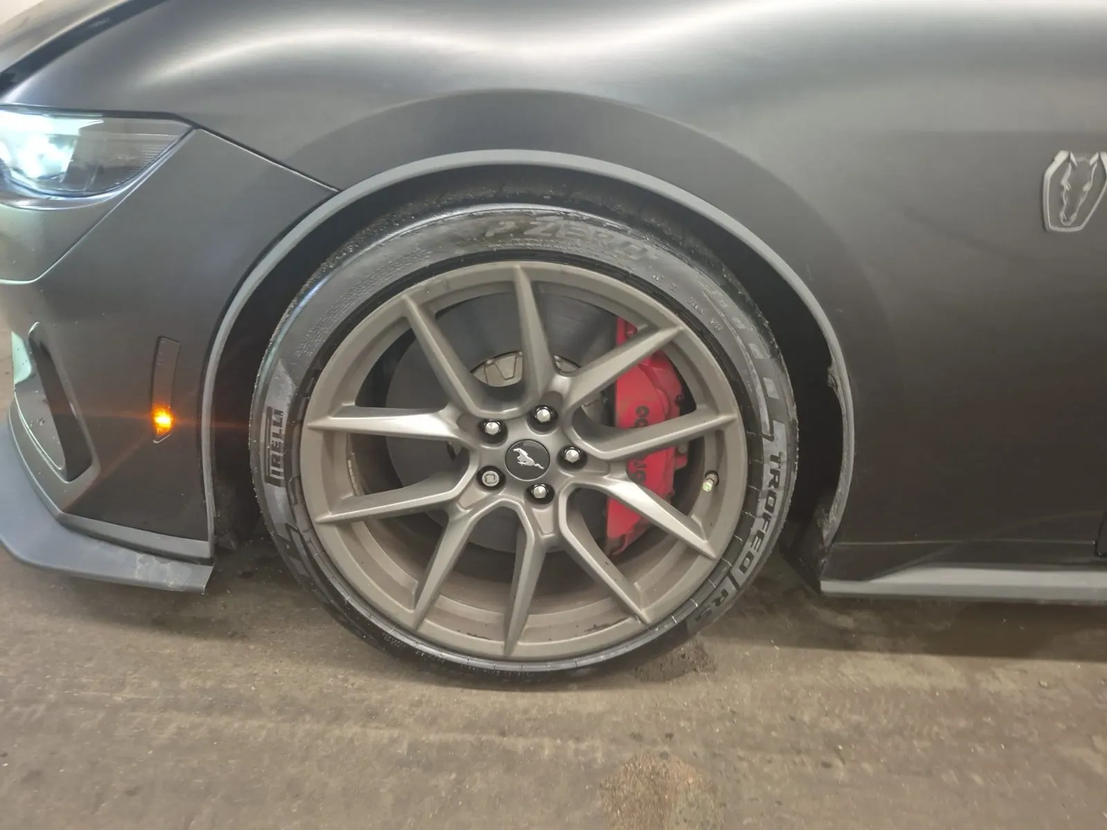 Front driver wheel/tire photo