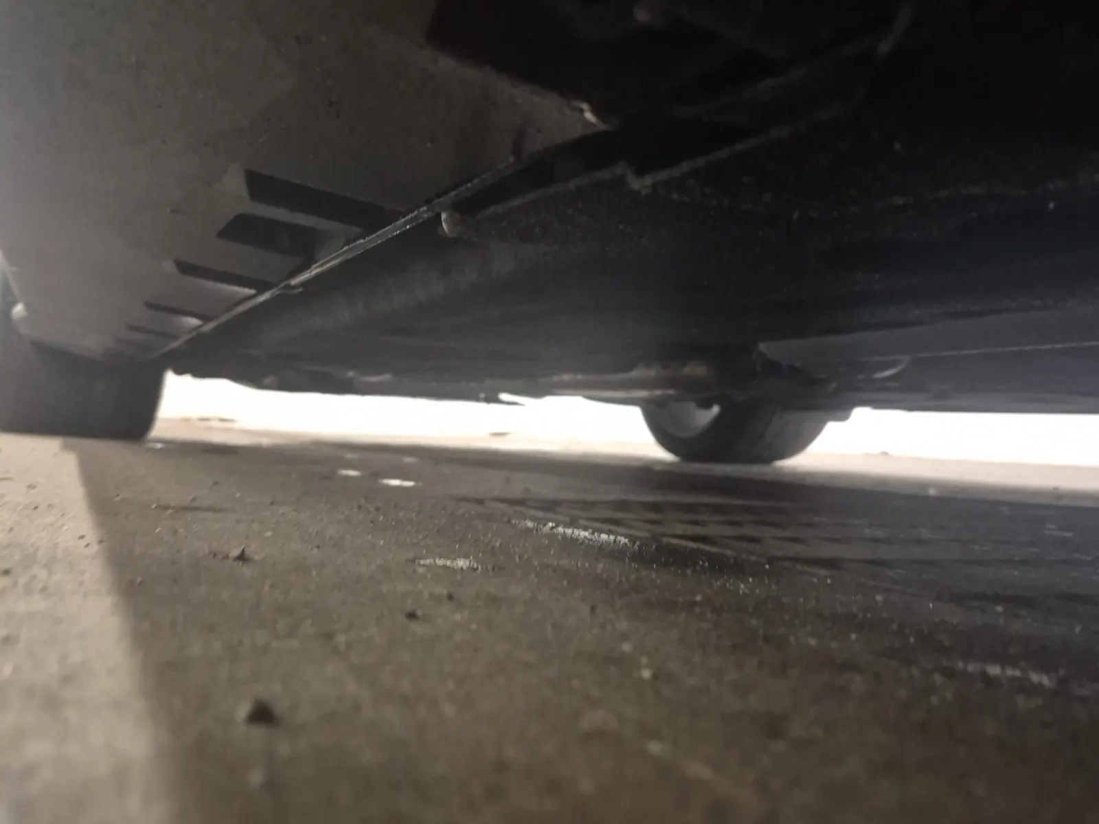 Undercarriage - Passenger Photo