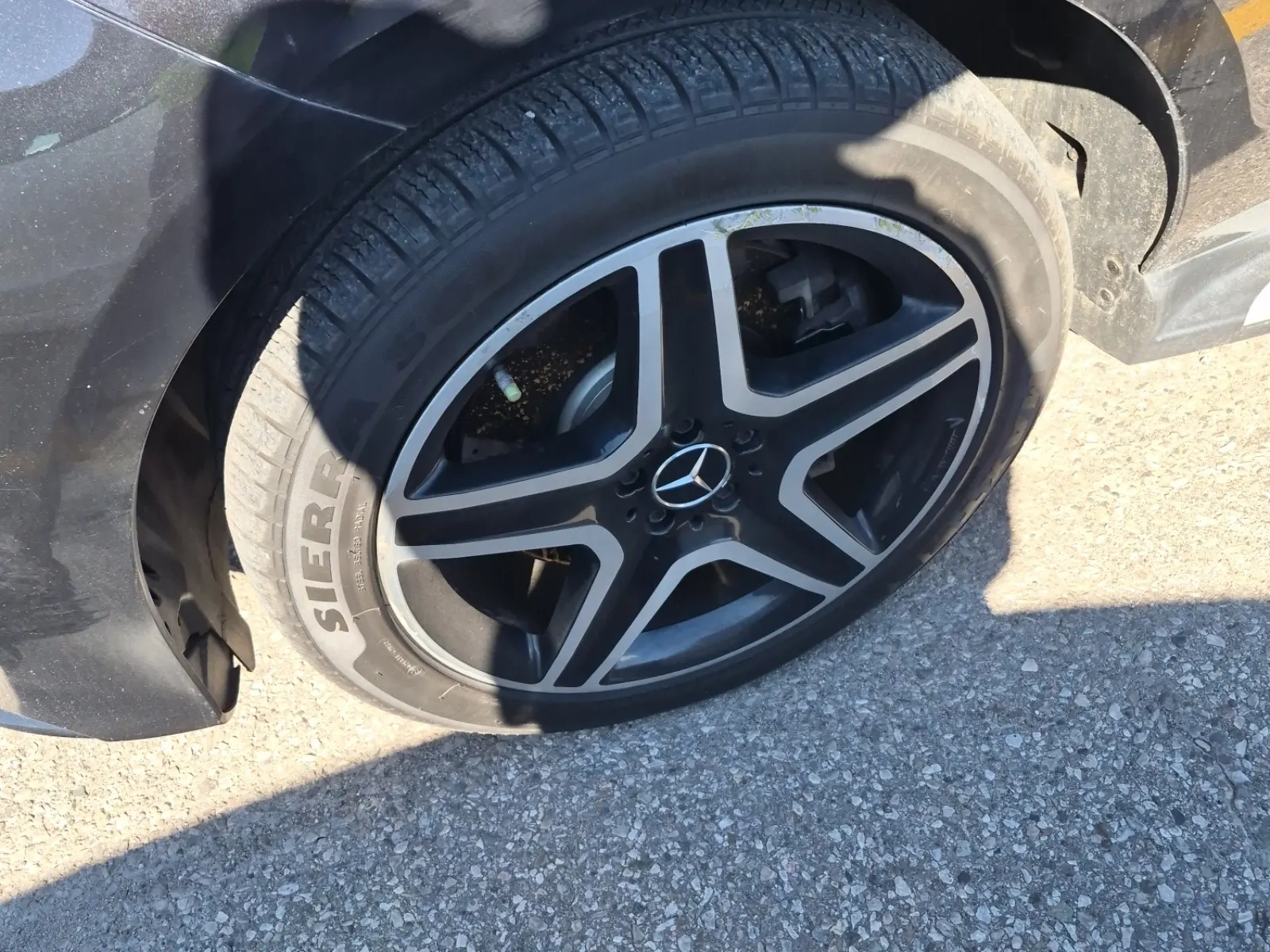 Front driver wheel/tire photo