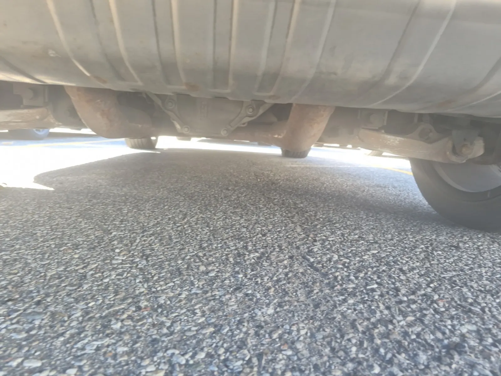 Undercarriage - Rear Photo
