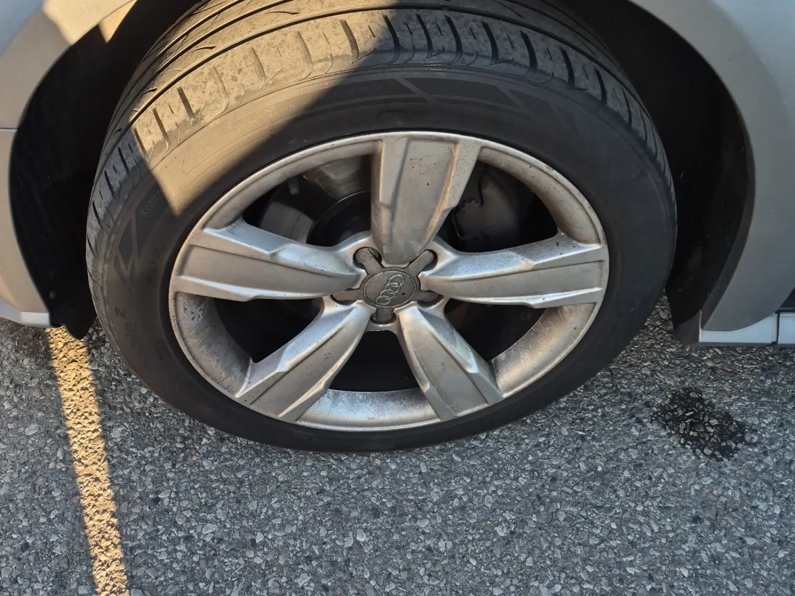 Front driver wheel/tire photo