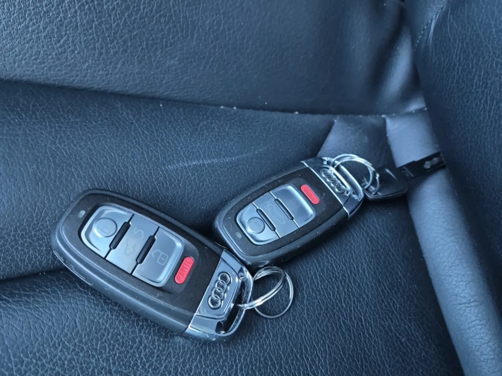 Keys/Fobs/Manual Photo