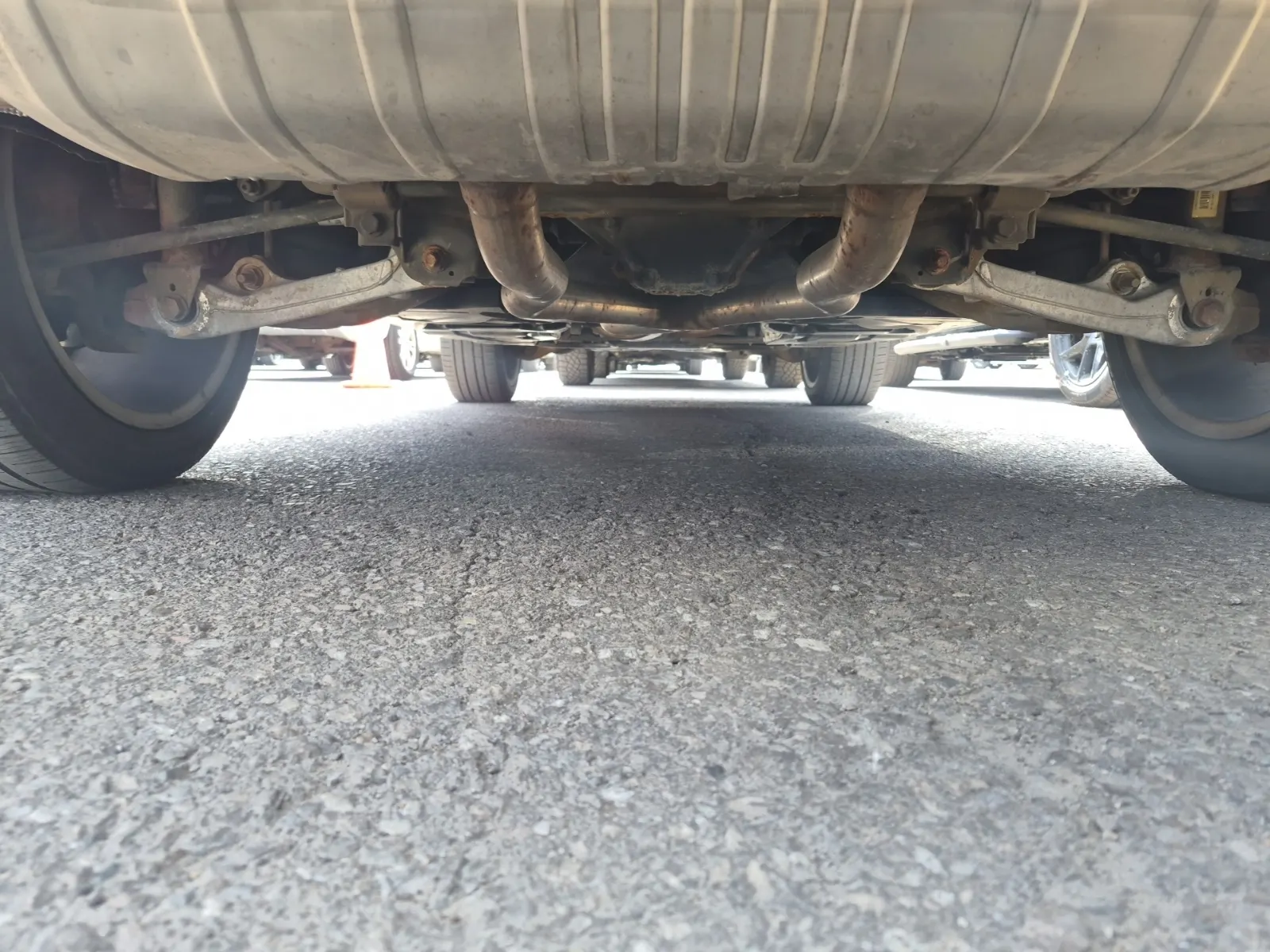 Undercarriage - Rear Photo