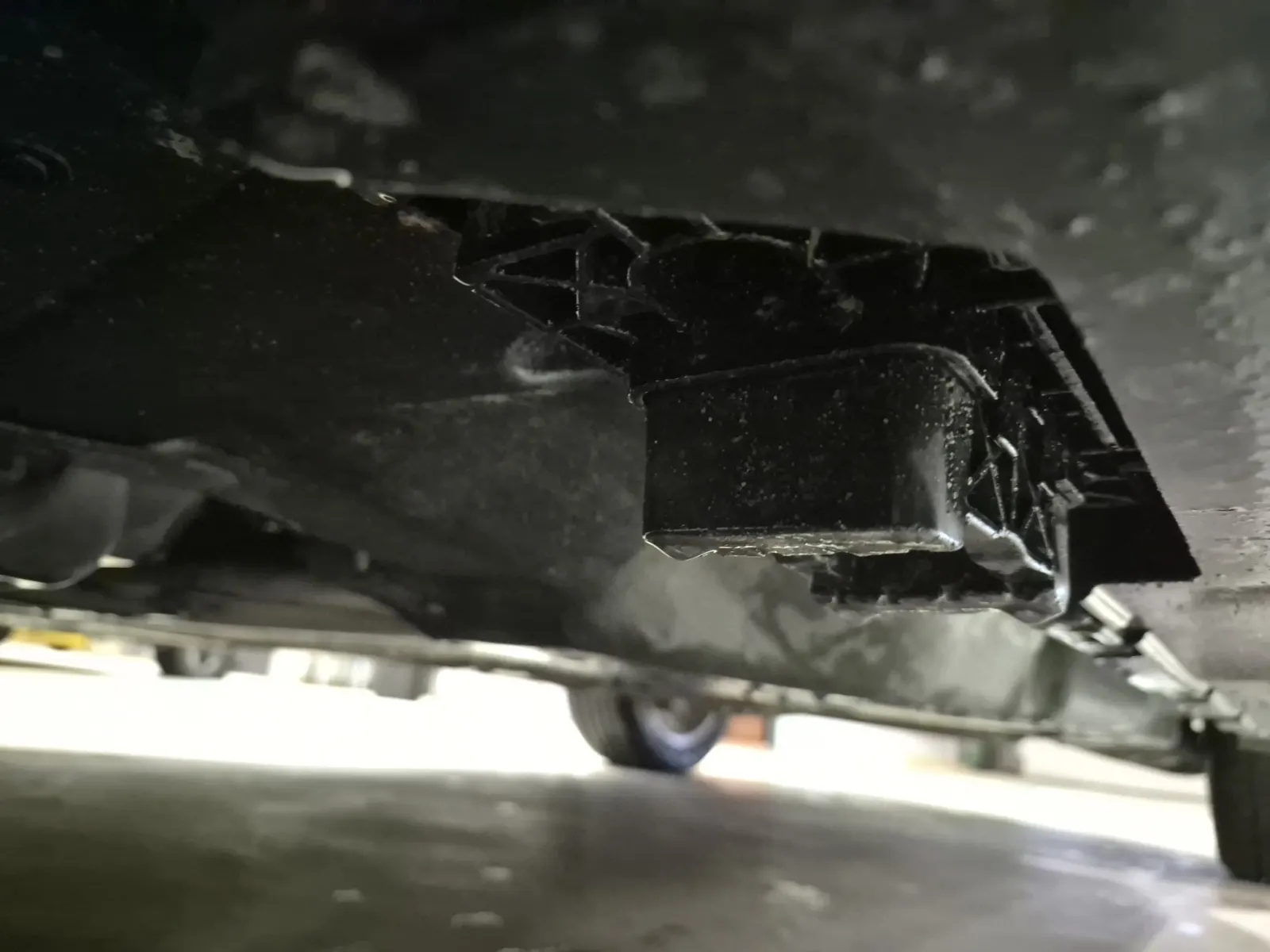 Undercarriage - Driver Photo