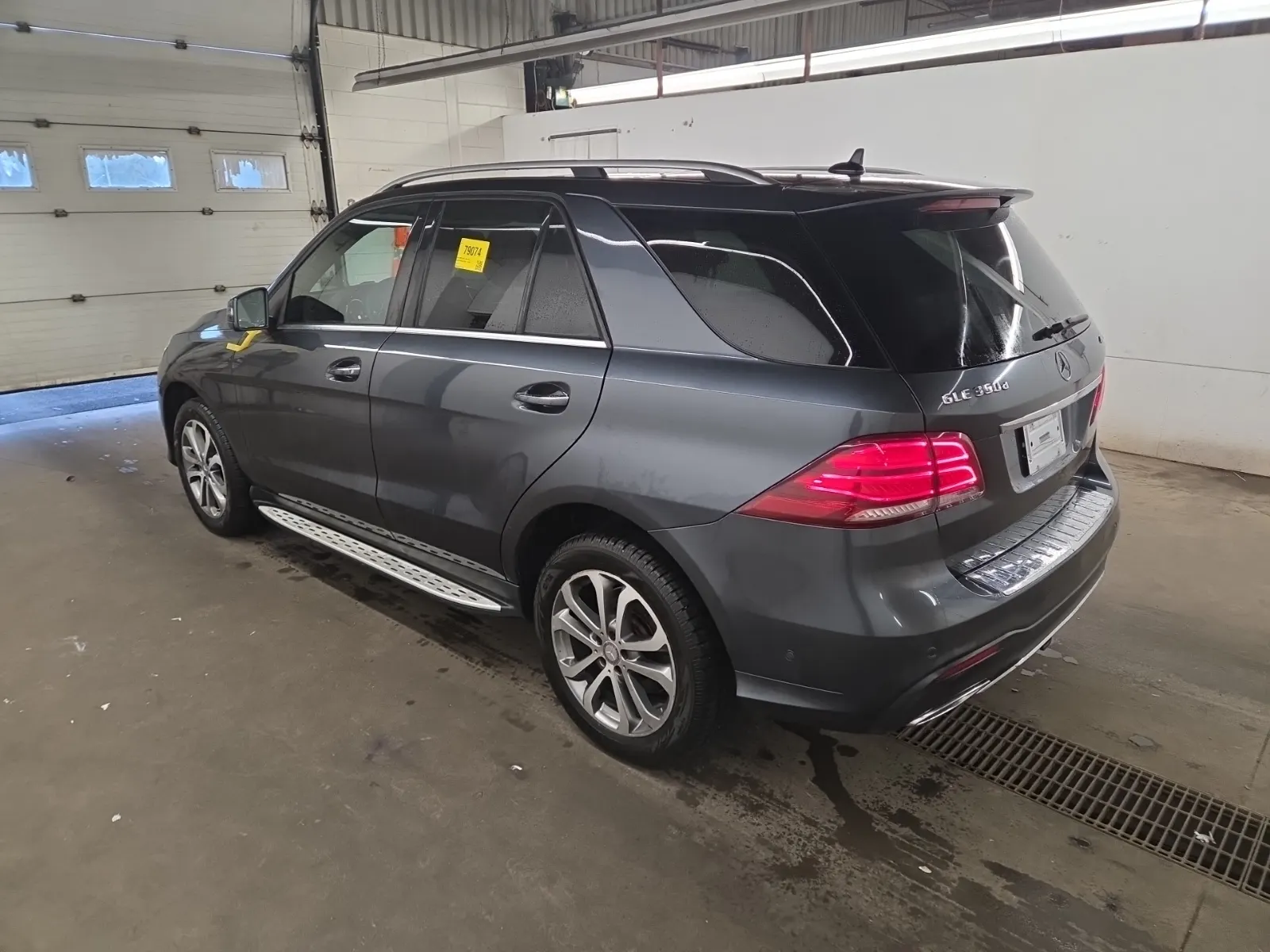 Driver Rear 3/4 Photo