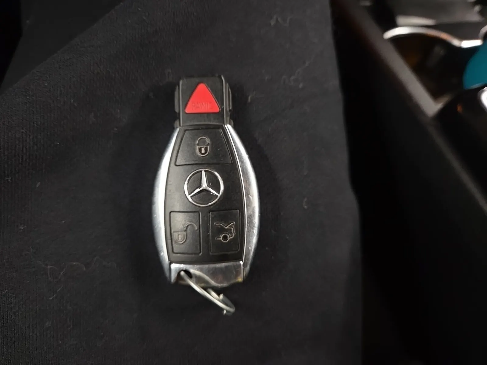 Keys/Fobs/Manual Photo
