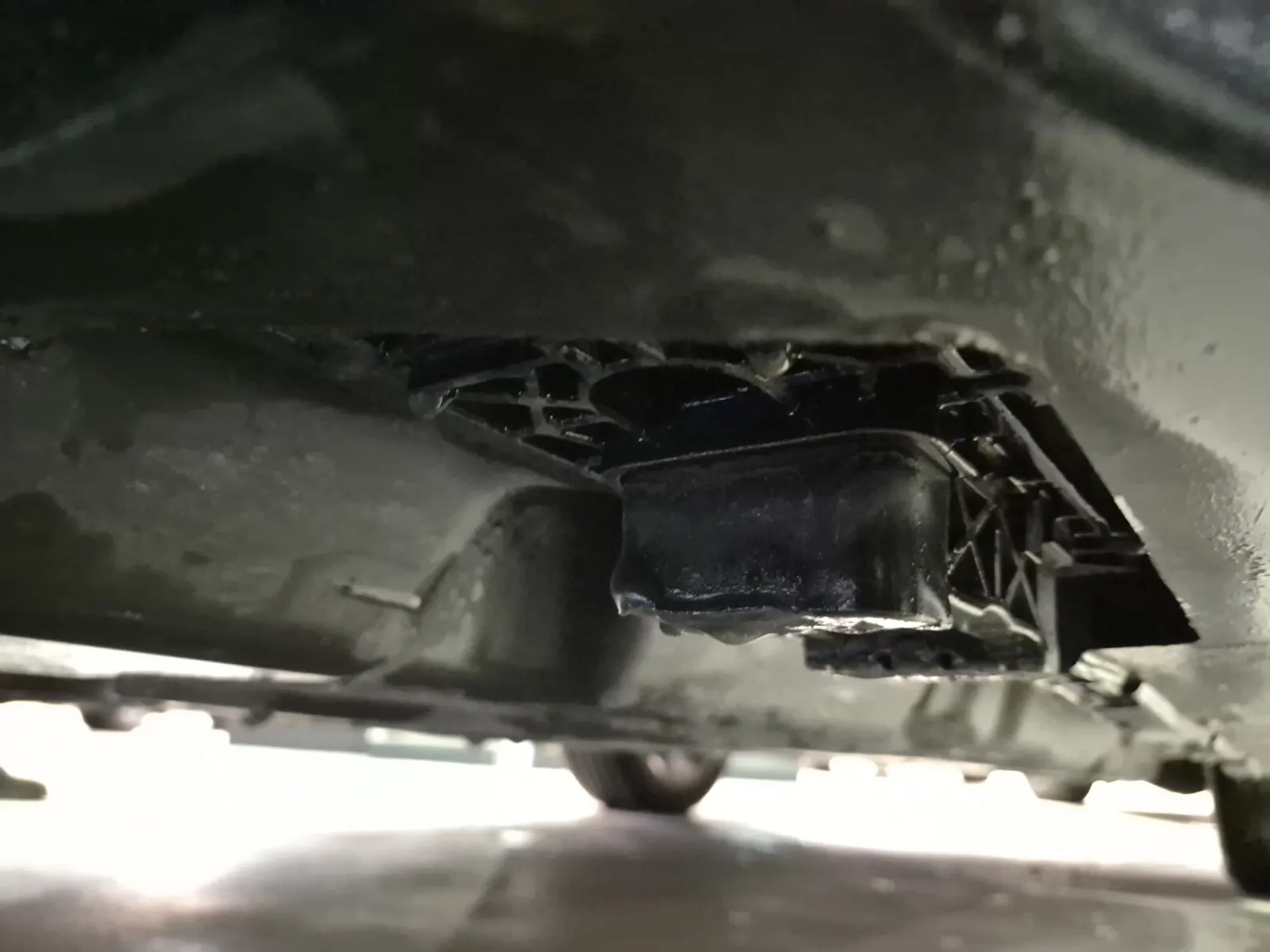 Undercarriage - Passenger Photo