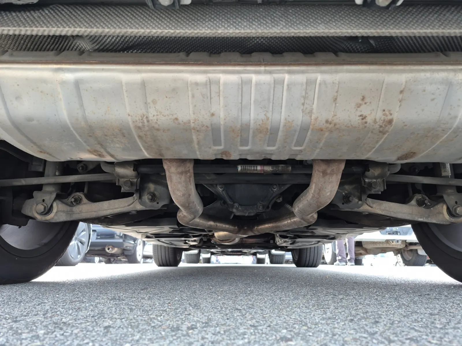 Undercarriage - Rear Photo