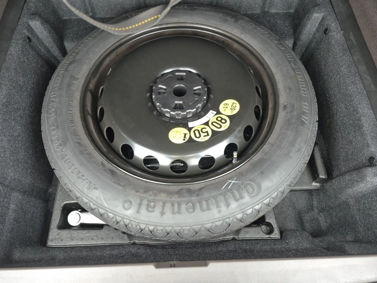 Spare Tire & Wheel Photo