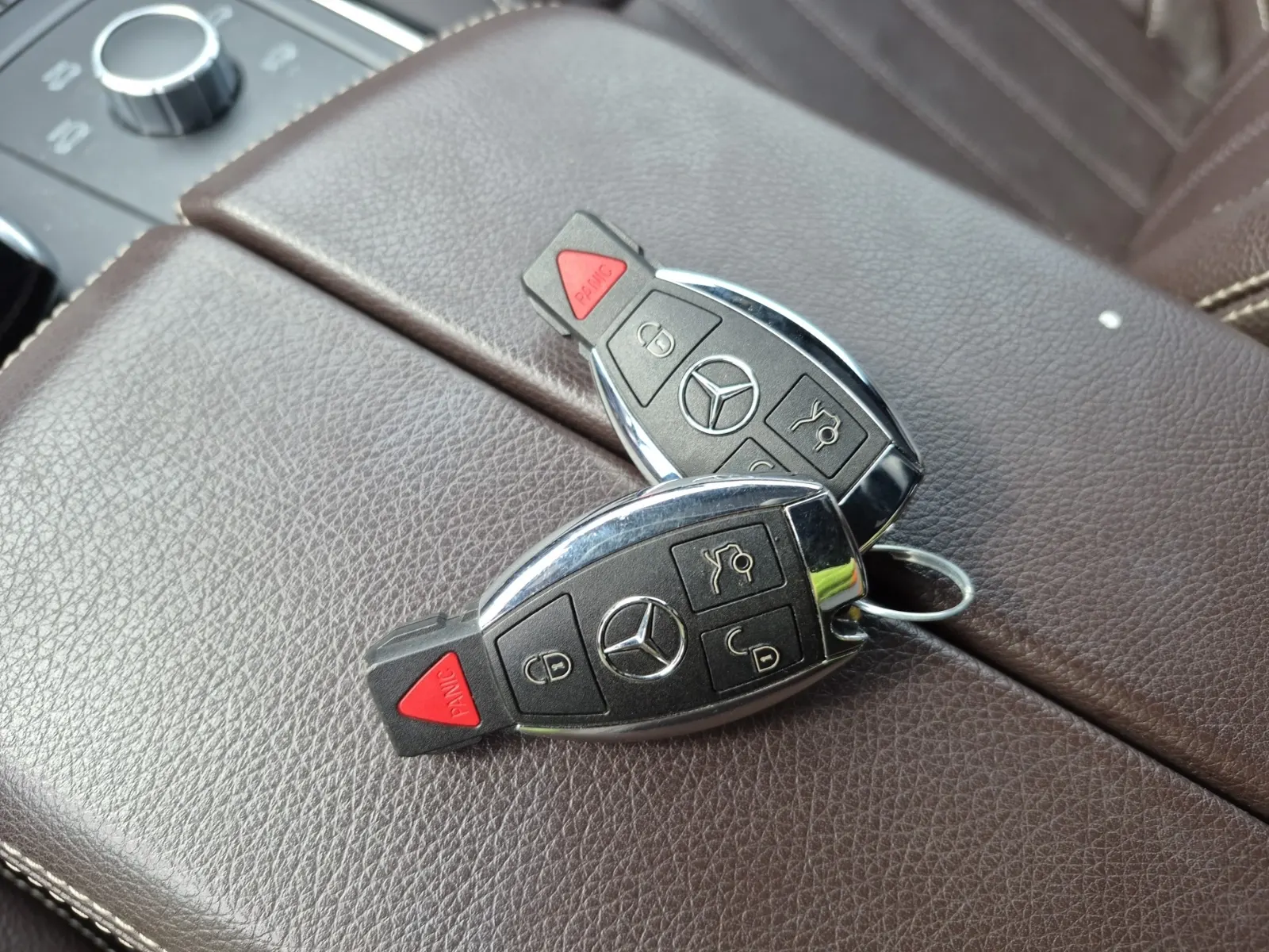 Keys/Fobs/Manual Photo