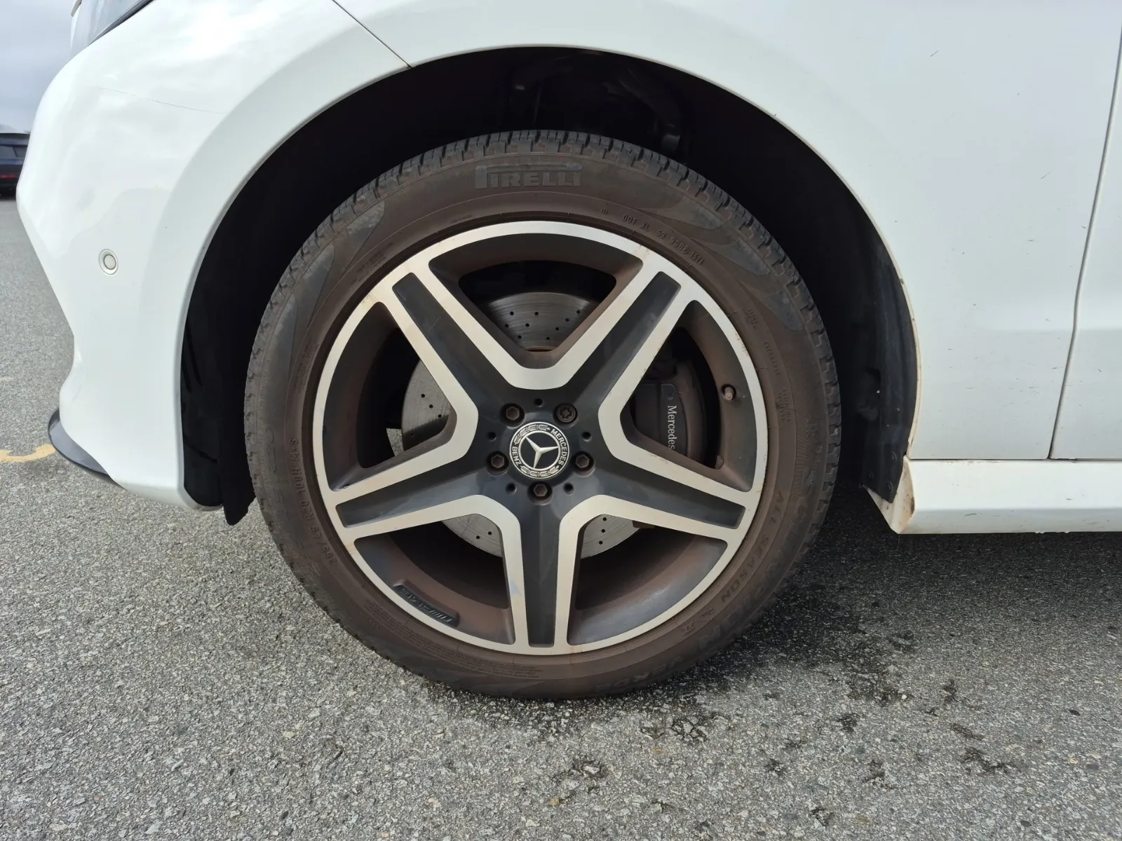 Front driver wheel/tire photo