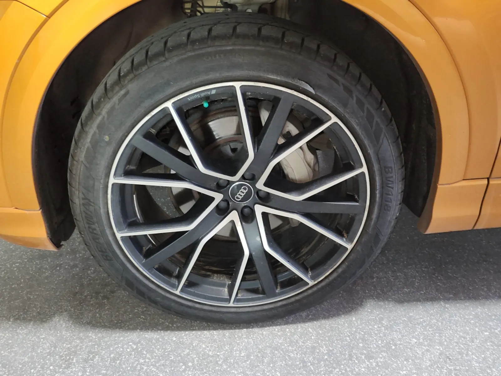 Front driver wheel/tire photo