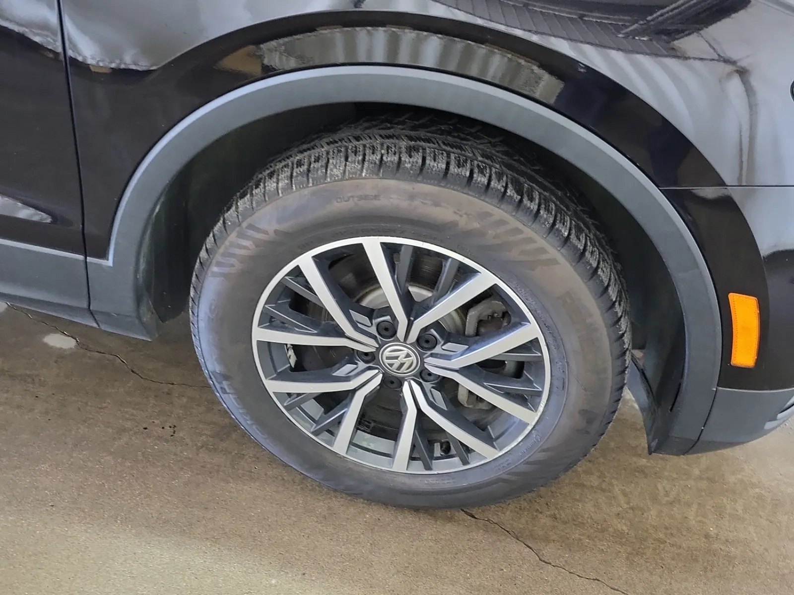 Right Front Wheel/Tire Photo