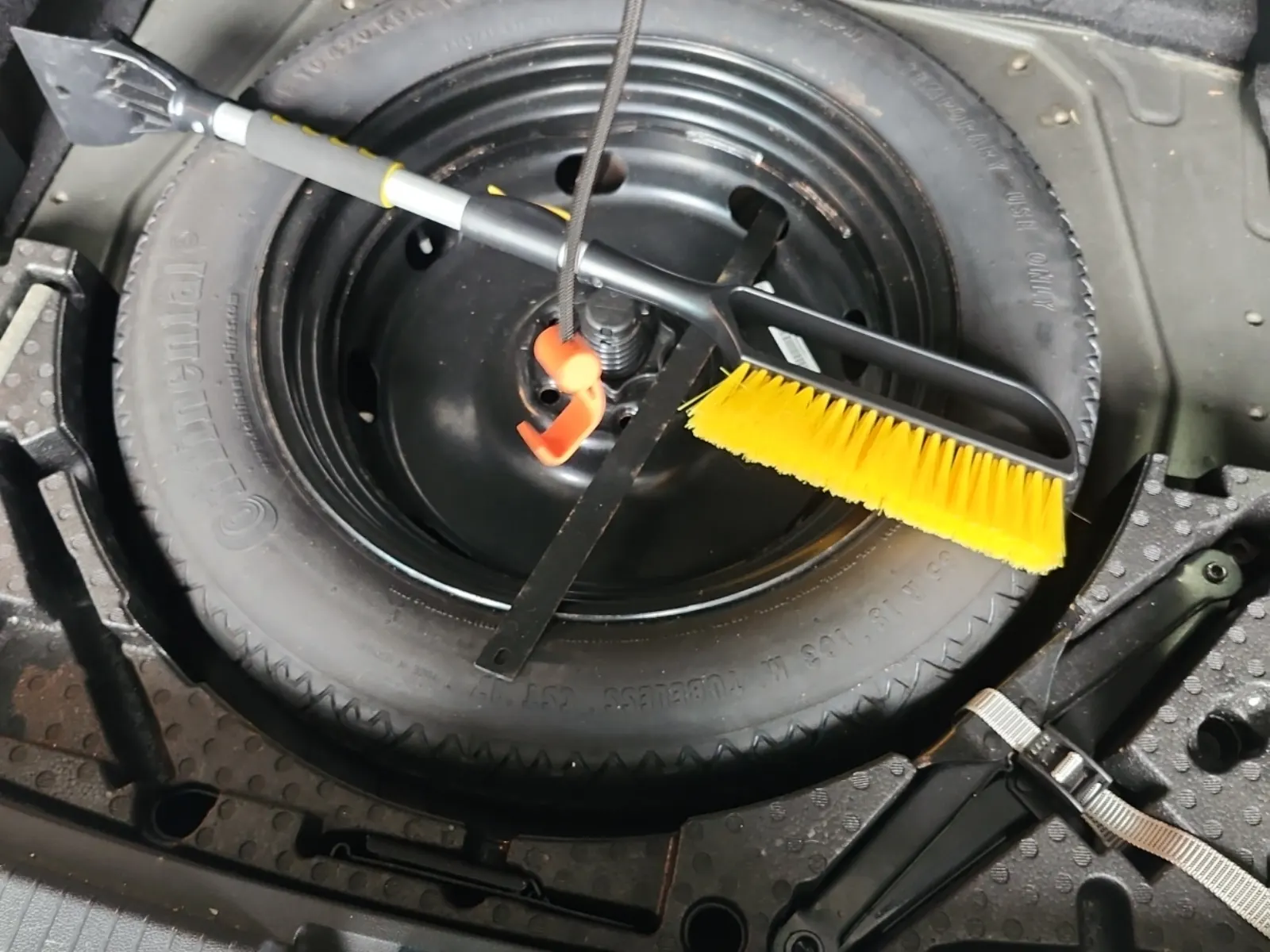Spare Tire & Wheel Photo