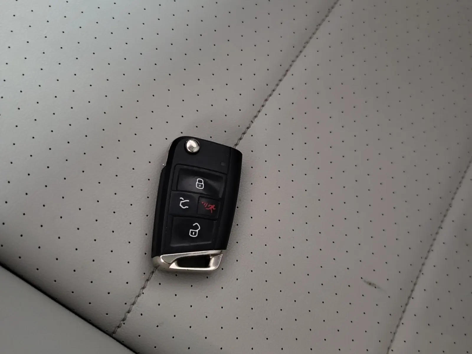 Keys/Fobs/Manual Photo