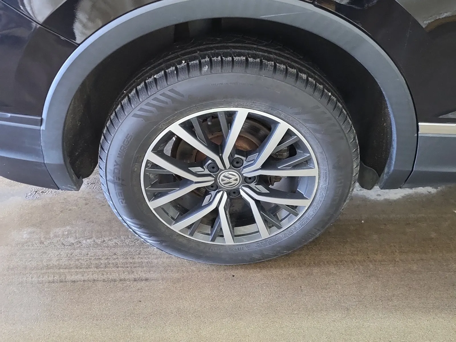 Right Rear Wheel/Tire Photo