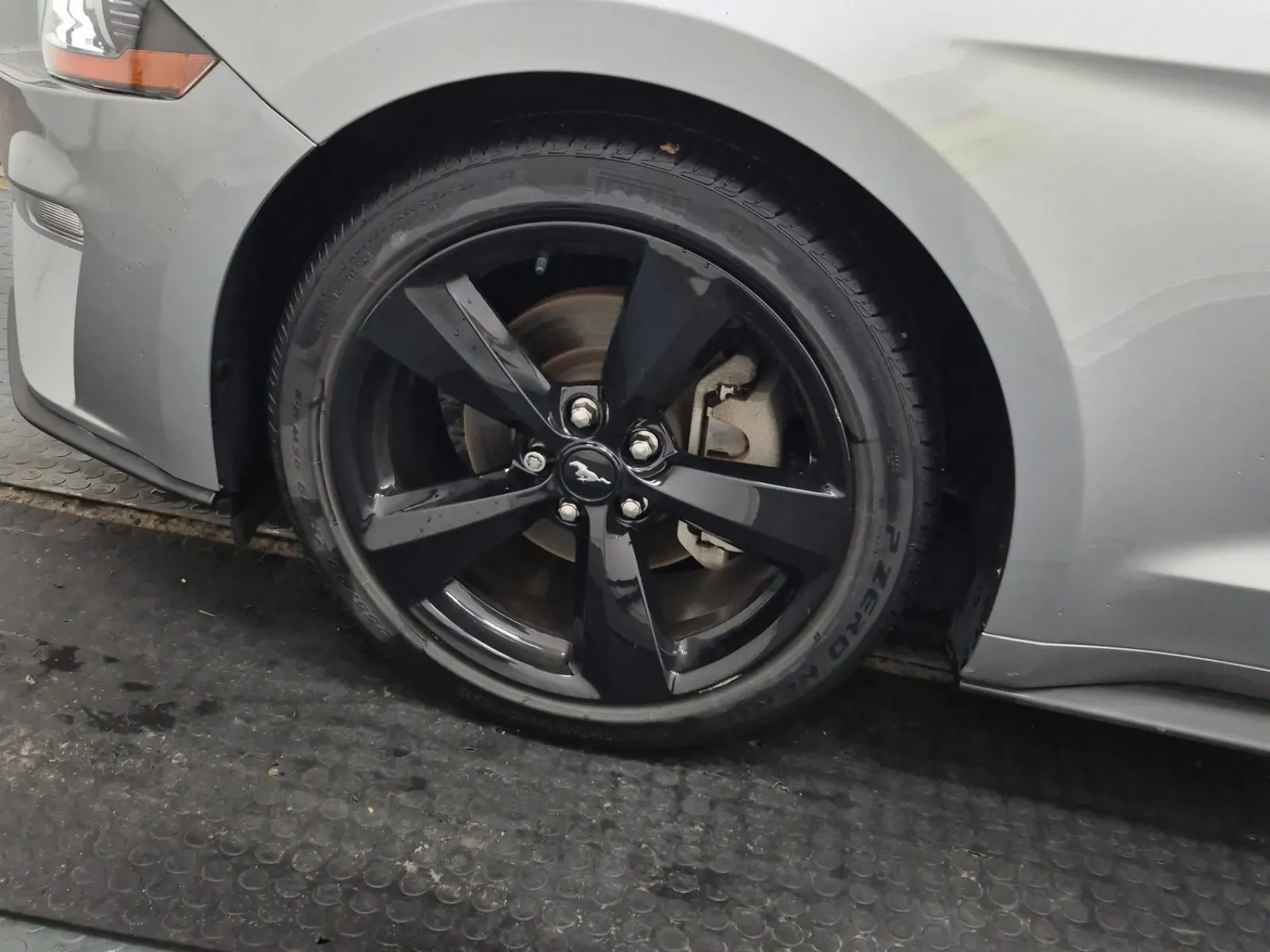 Front driver wheel/tire photo