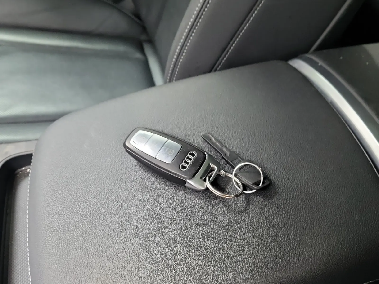 Keys/Fobs/Manual Photo