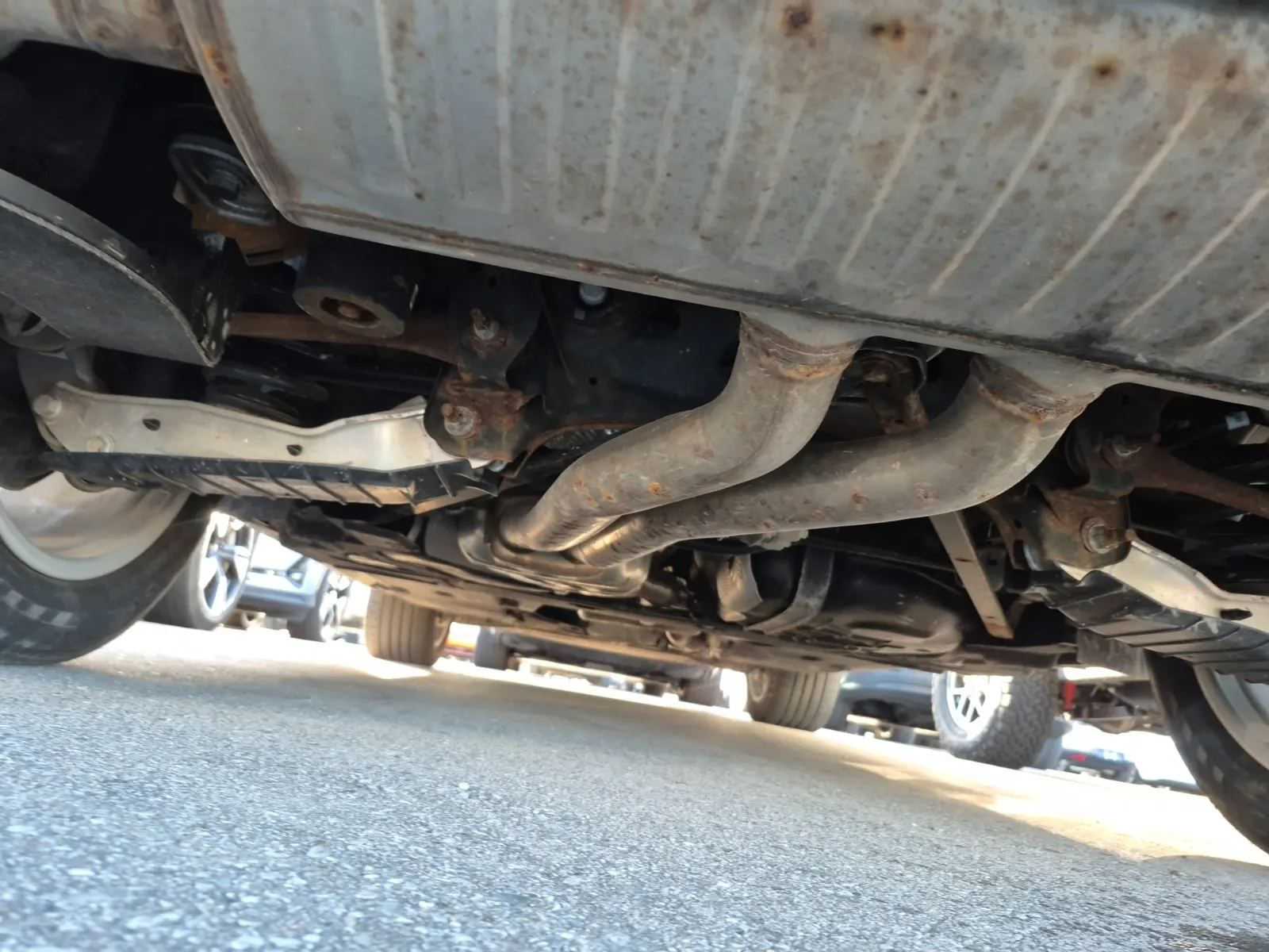 Undercarriage - Rear Photo