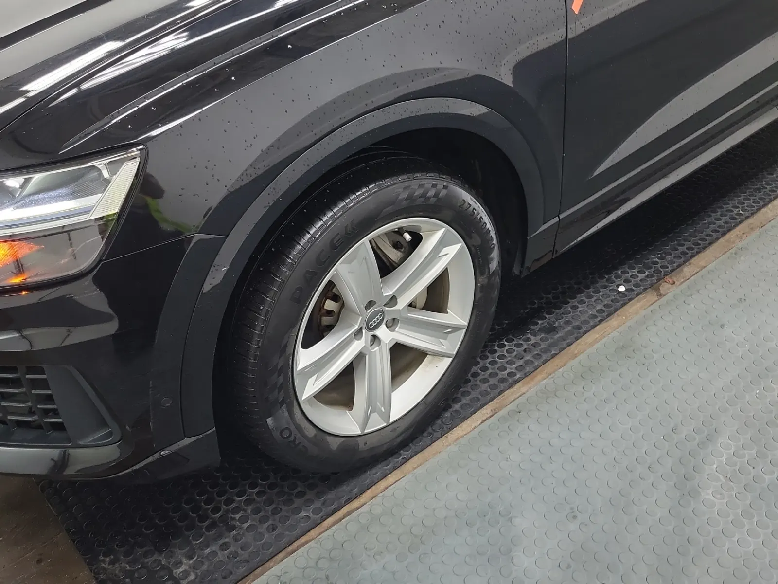 Front driver wheel/tire photo