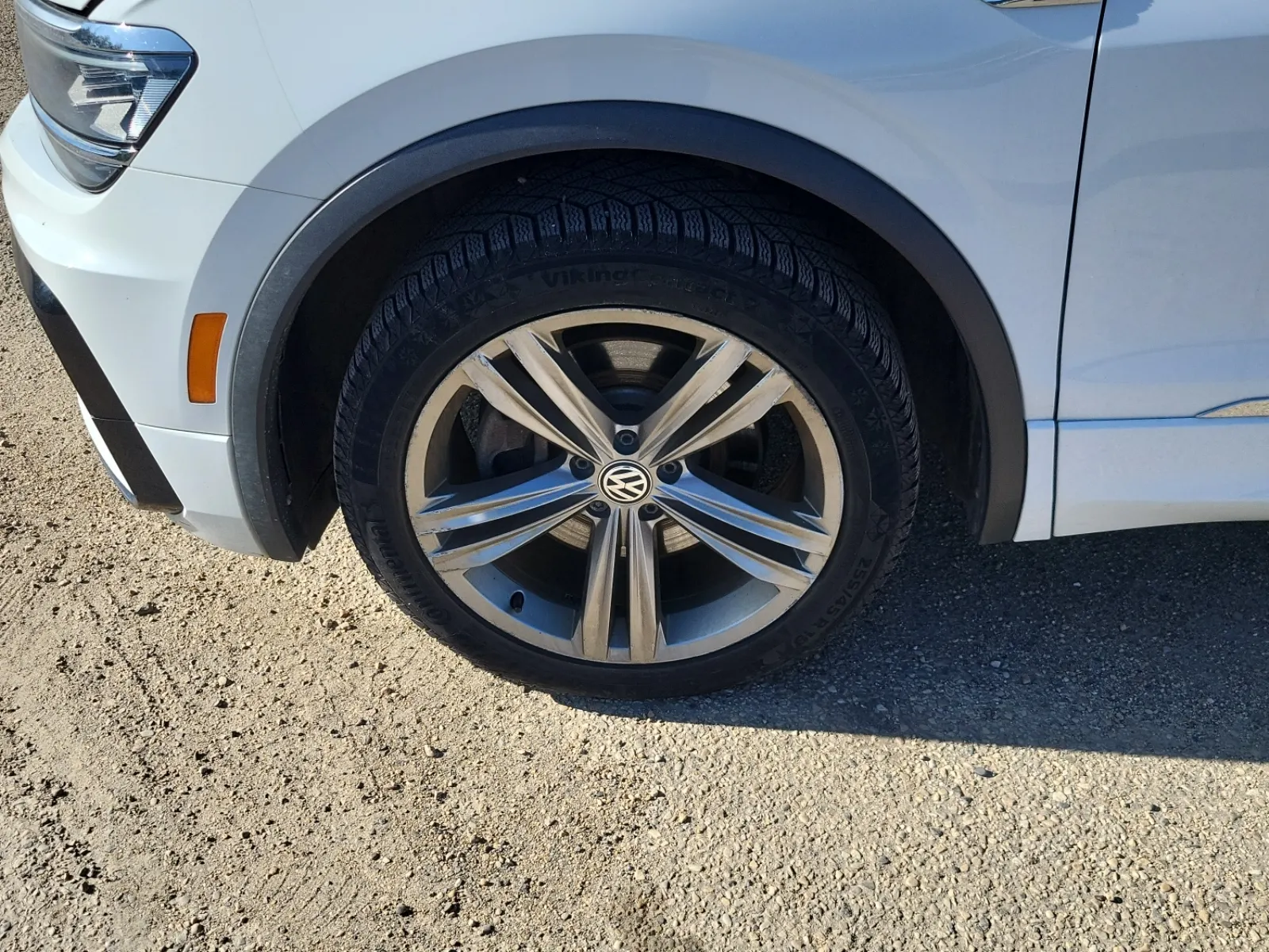 Front driver wheel/tire photo