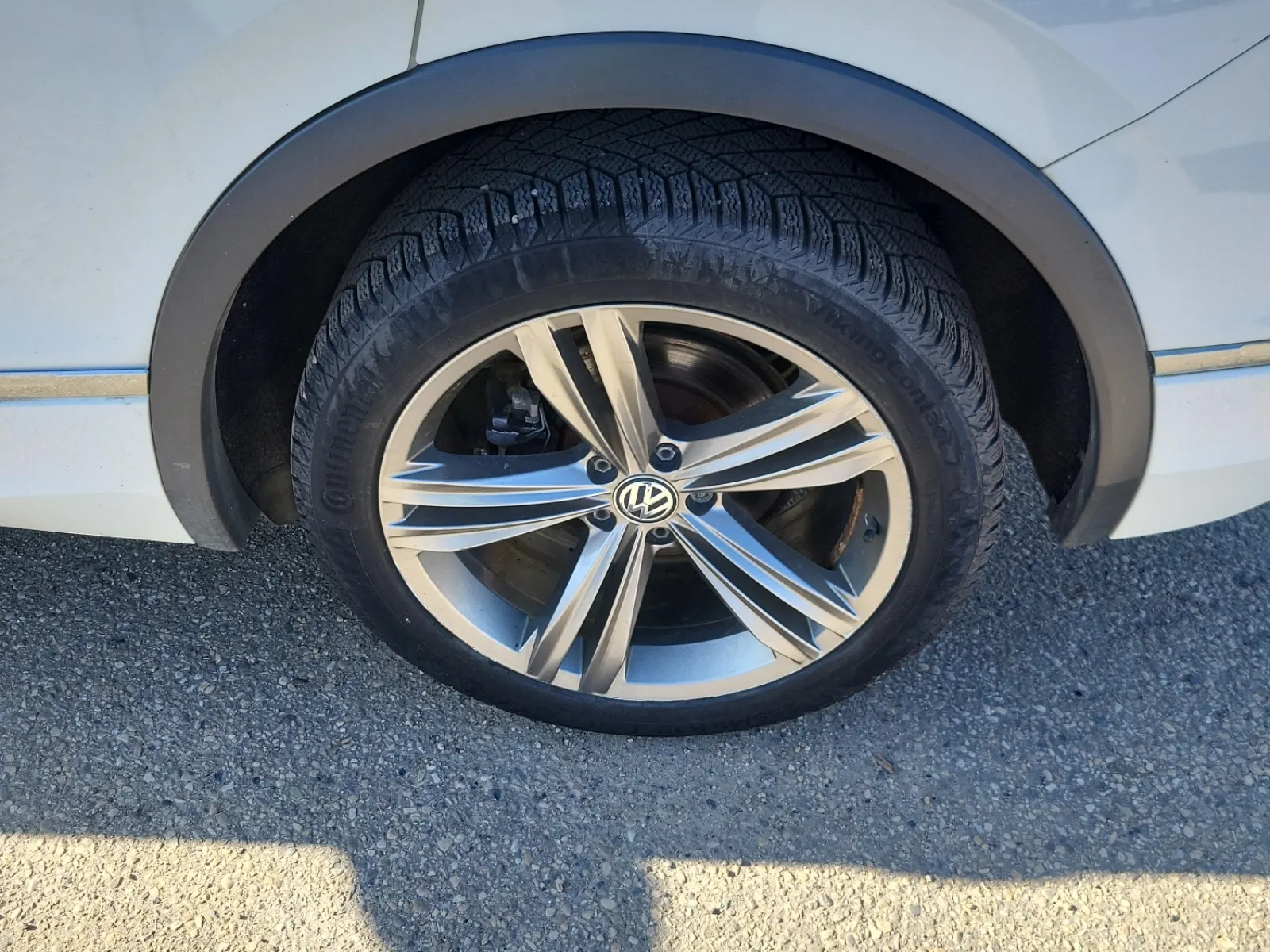Left Rear Wheel/Tire Photo