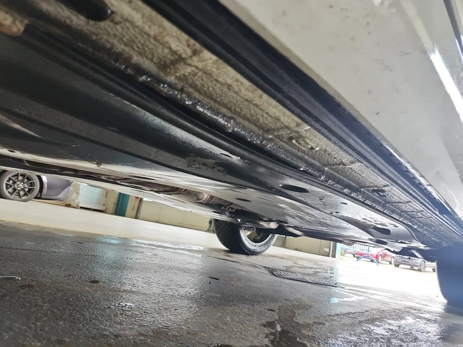 Undercarriage - Driver Photo