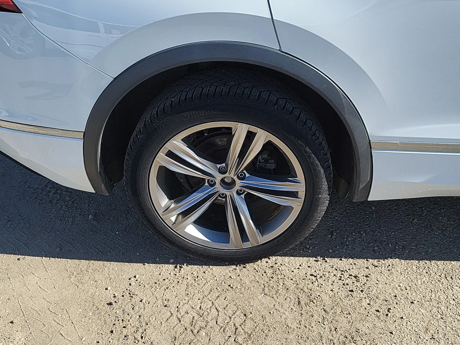 Right Rear Wheel/Tire Photo