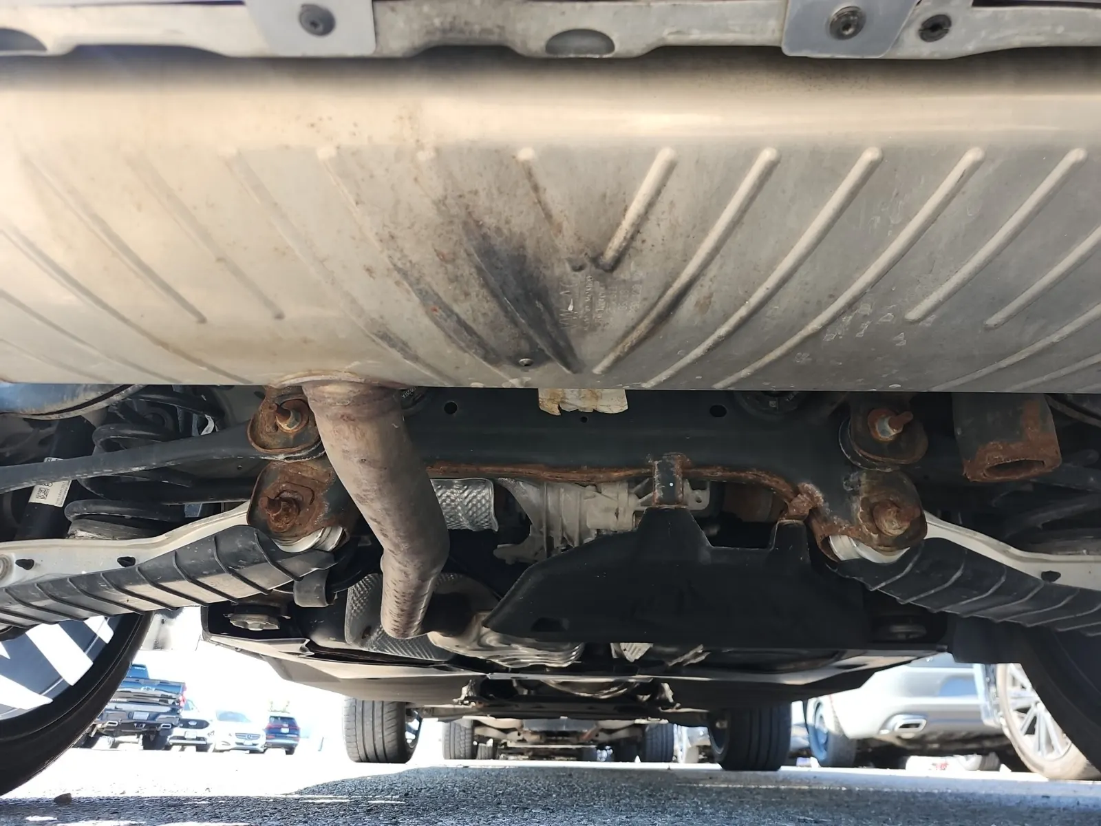 Undercarriage - Rear Photo