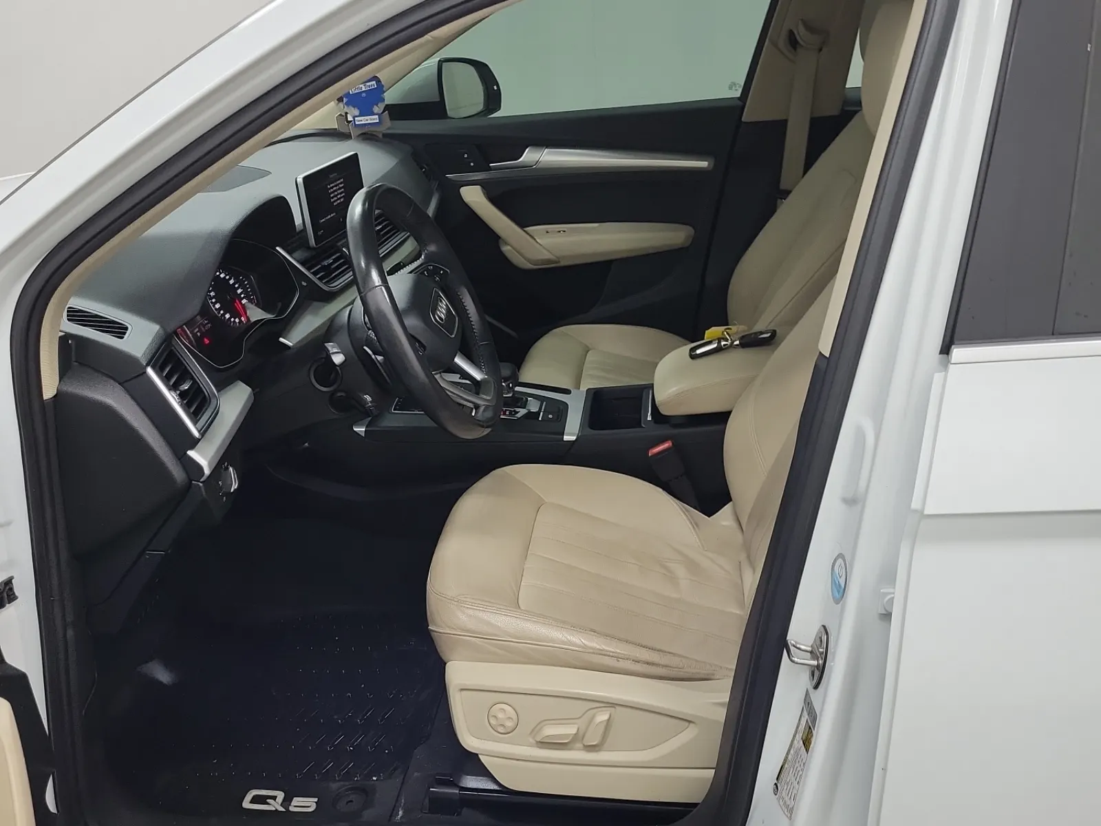 Front Interior Photo